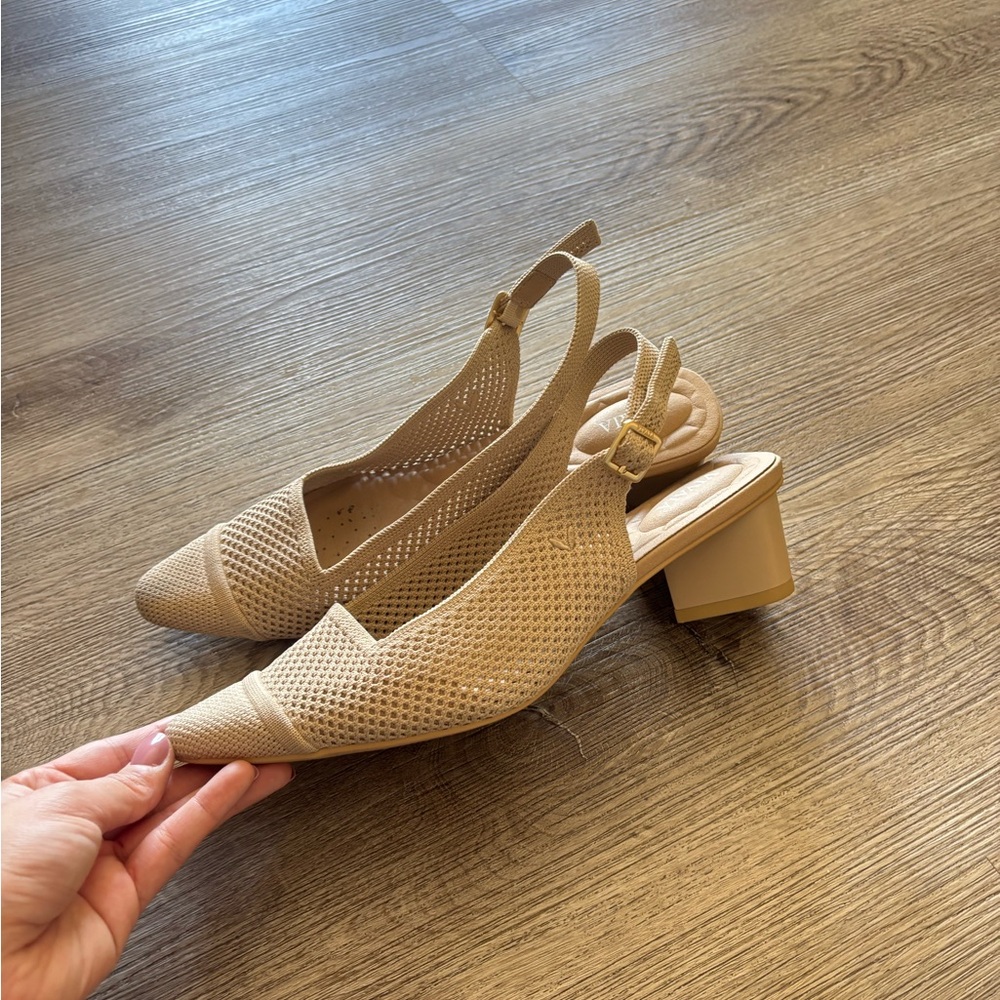 VIVAIA Pointed-Toe Slingback Sandals (Leah Pro) - Picture 8 of 16